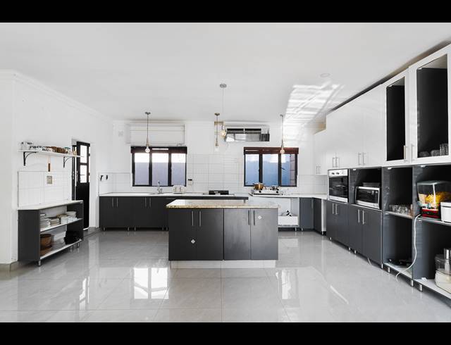 5 BEDROOM HOUSE FOR SALE IN FOURWAYS GARDENS